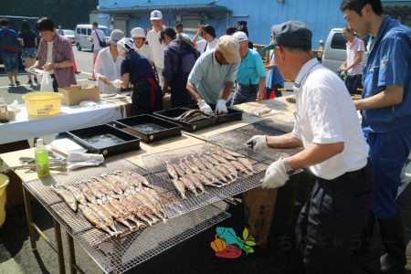 秋刀魚祭り2のフリー素材（市場の写真）